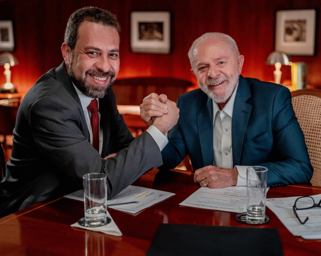 Recém-nomeado ministro da Casa Civil, Guilherme Boulos, e o presidente Lula. Foto Divulgação